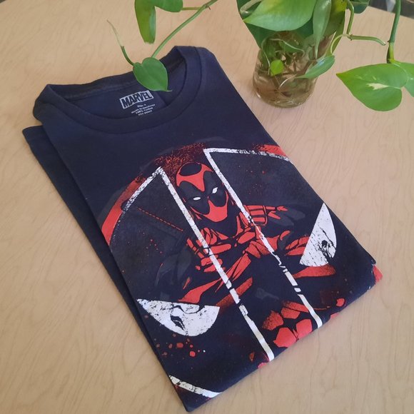 3/$15 MARVEL Deadpool Corss Armed Circle Splatter Distressed Logo Tee - Black, S - Picture 15 of 16